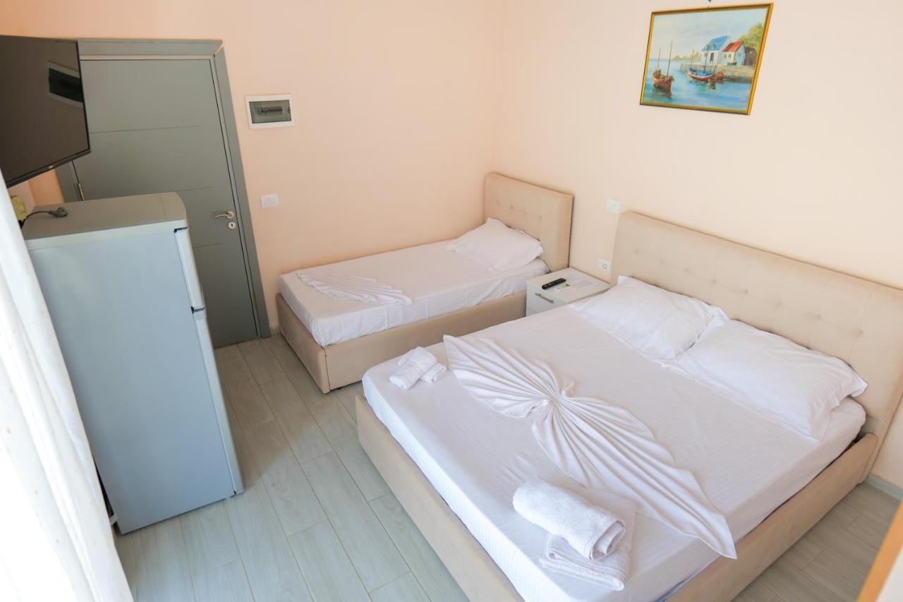 White Hotel Borsh Extérieur photo