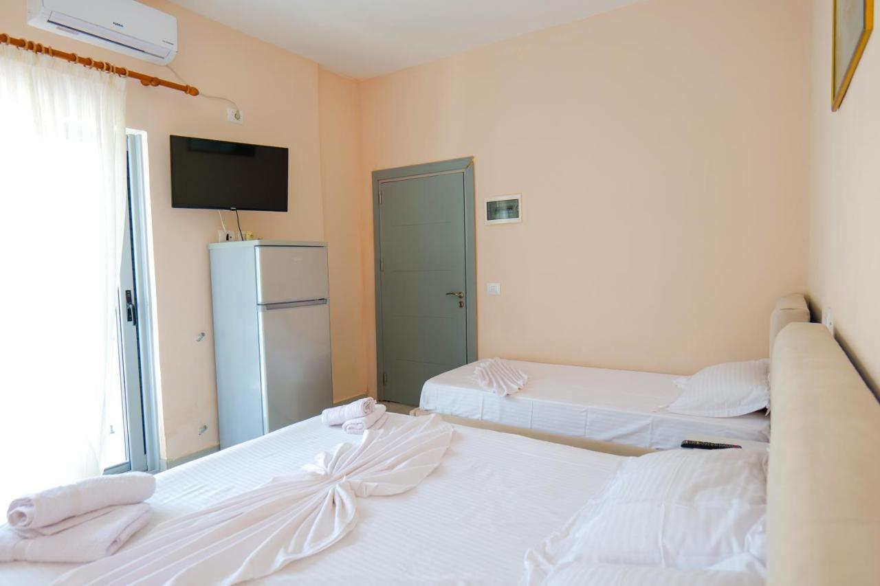 White Hotel Borsh Extérieur photo